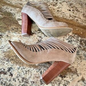 MIA Stylish Taupe Open Toe Shoe Size 8.5